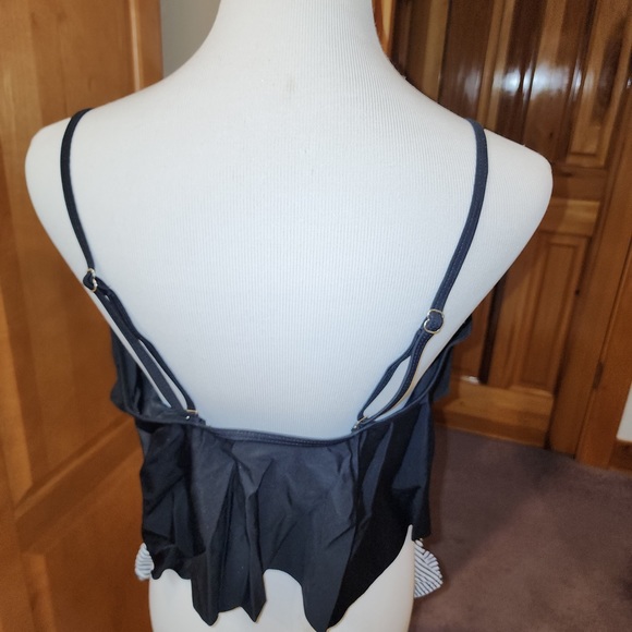 Bathing suit - Picture 2 of 3